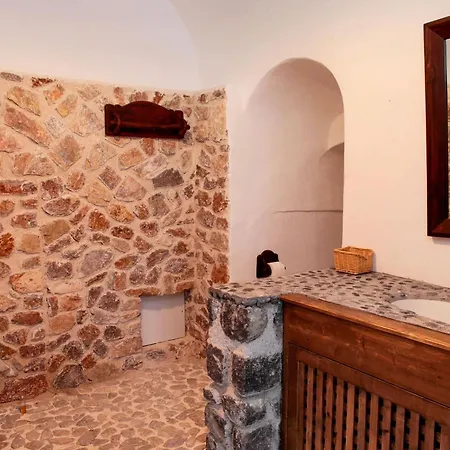 Villa In Megalochori With Private Pool *