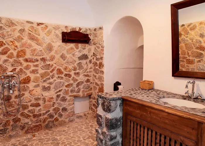 Villa In Megalochori With Private Pool *